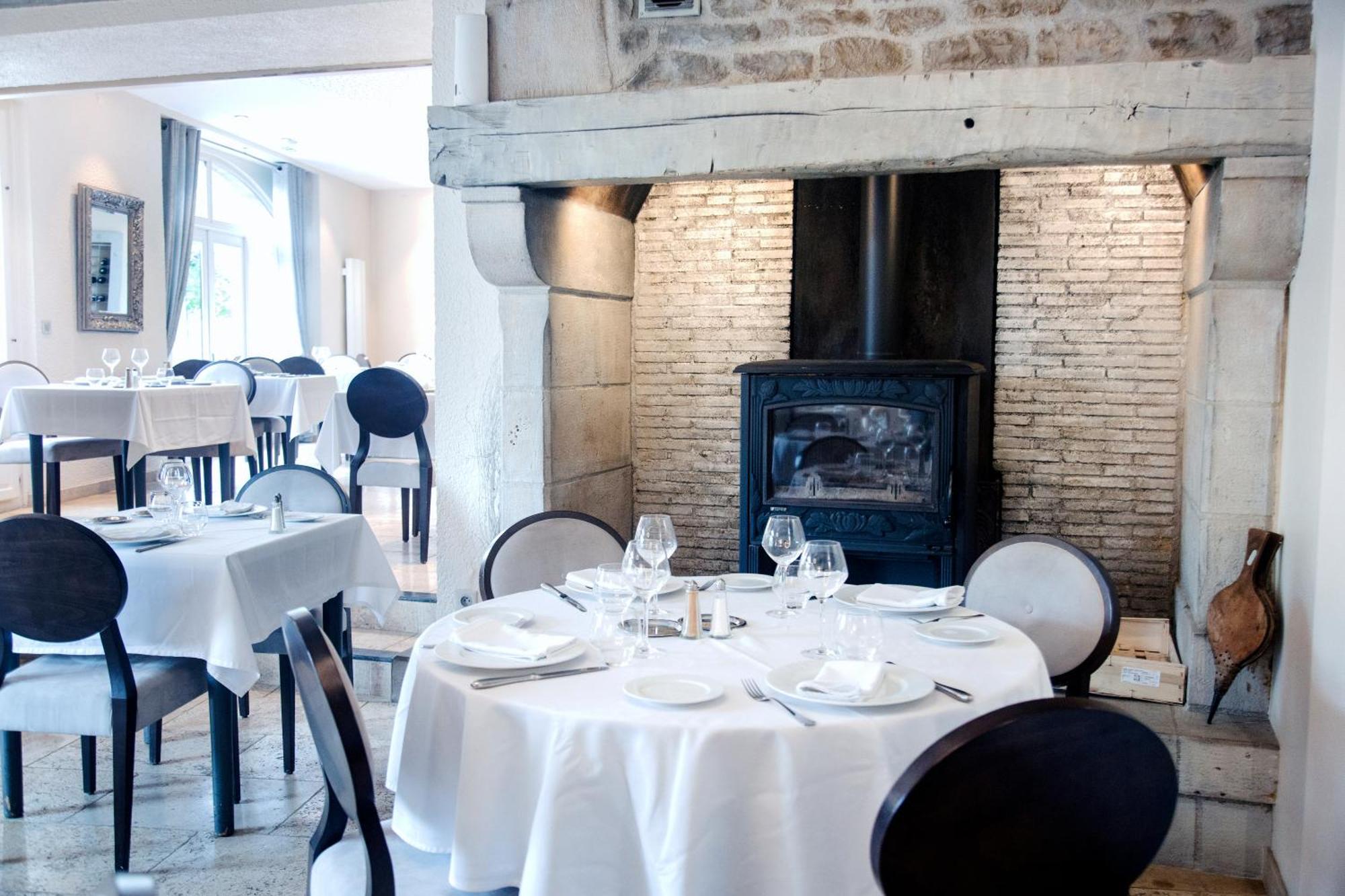 Le Victor Hugo - Hotel Et Restaurant - Logis Hotels Saint-Céré Dış mekan fotoğraf