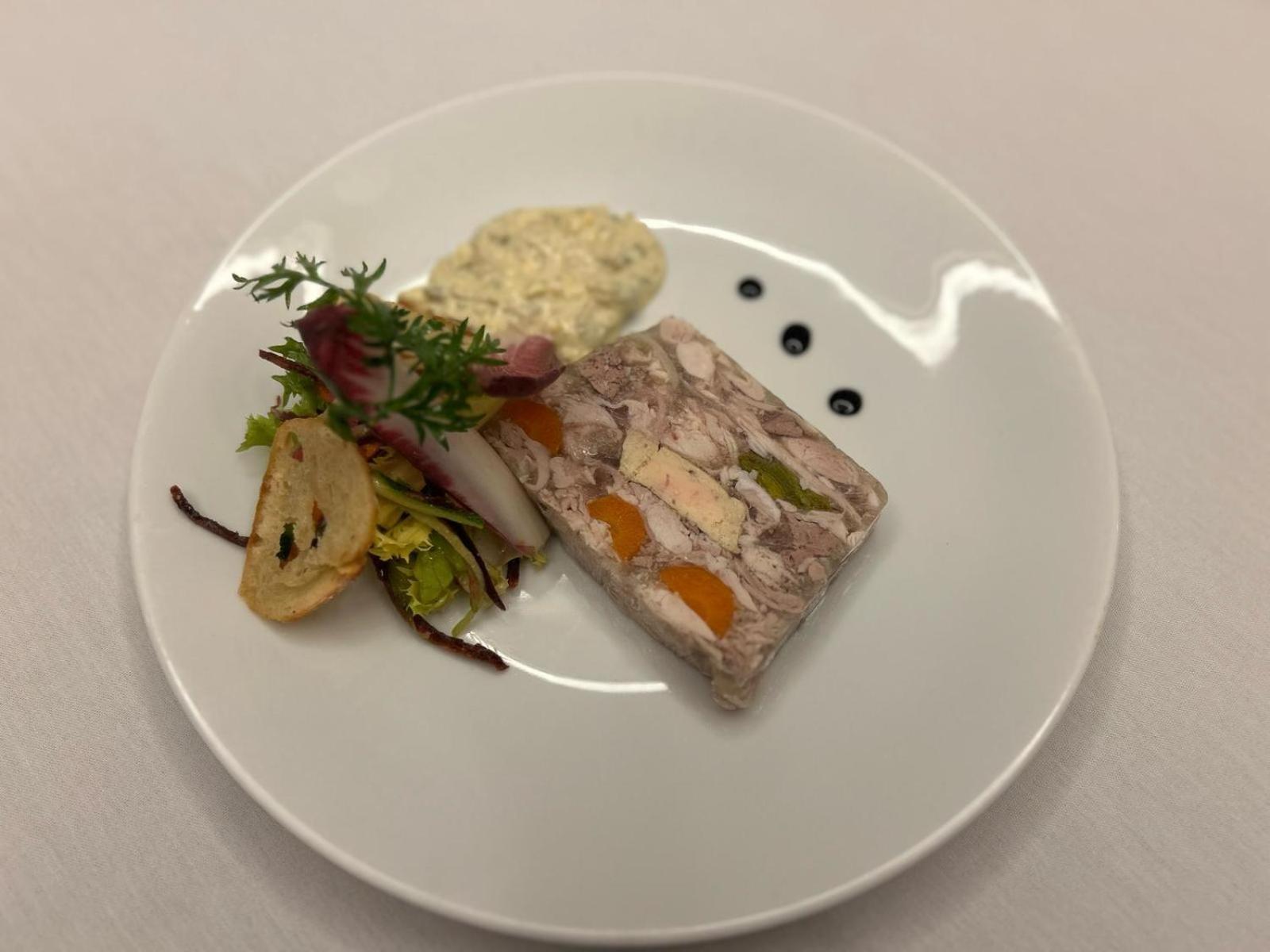 Le Victor Hugo - Hotel Et Restaurant - Logis Hotels Saint-Céré Dış mekan fotoğraf