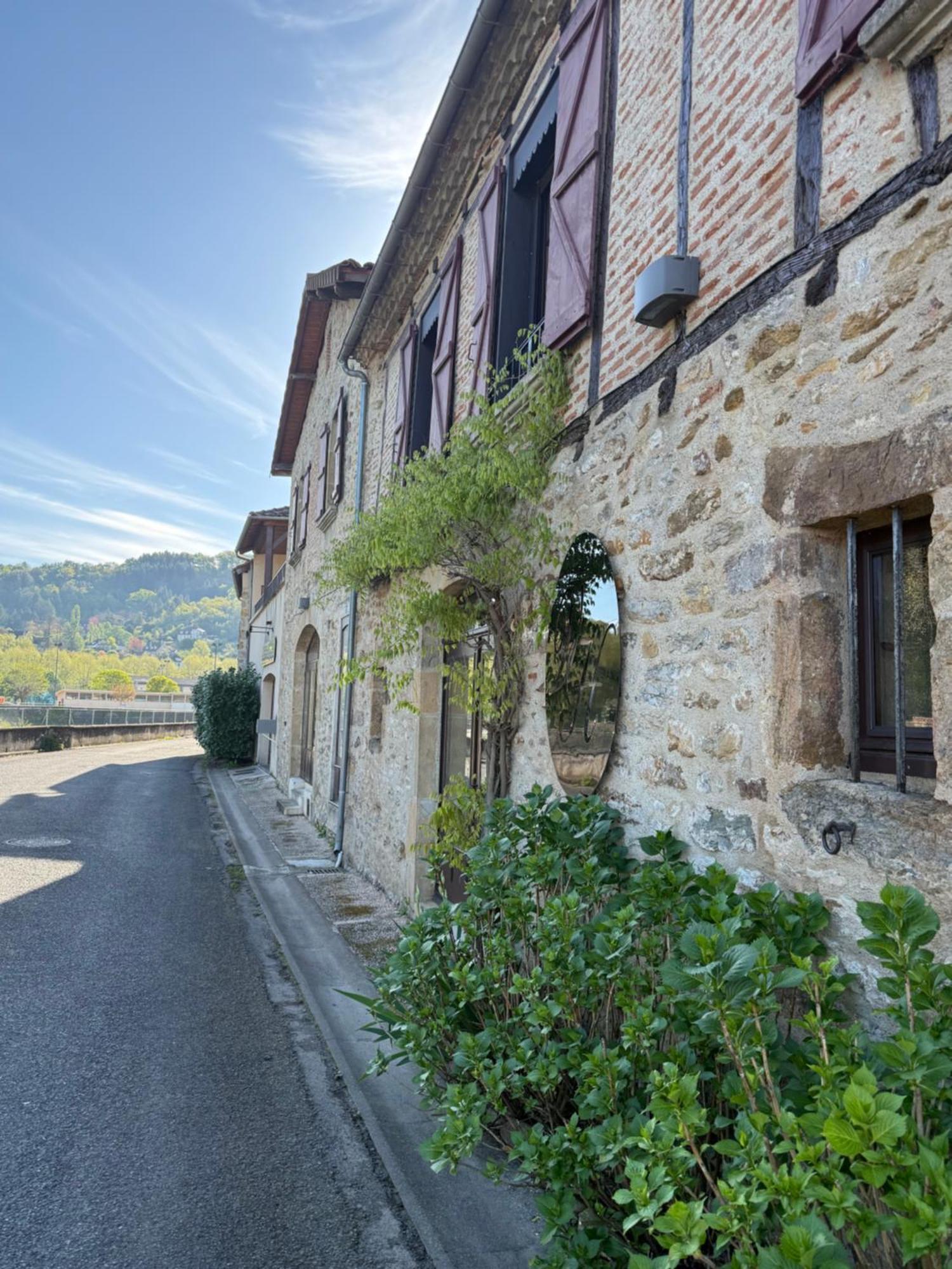Le Victor Hugo - Hotel Et Restaurant - Logis Hotels Saint-Céré Dış mekan fotoğraf