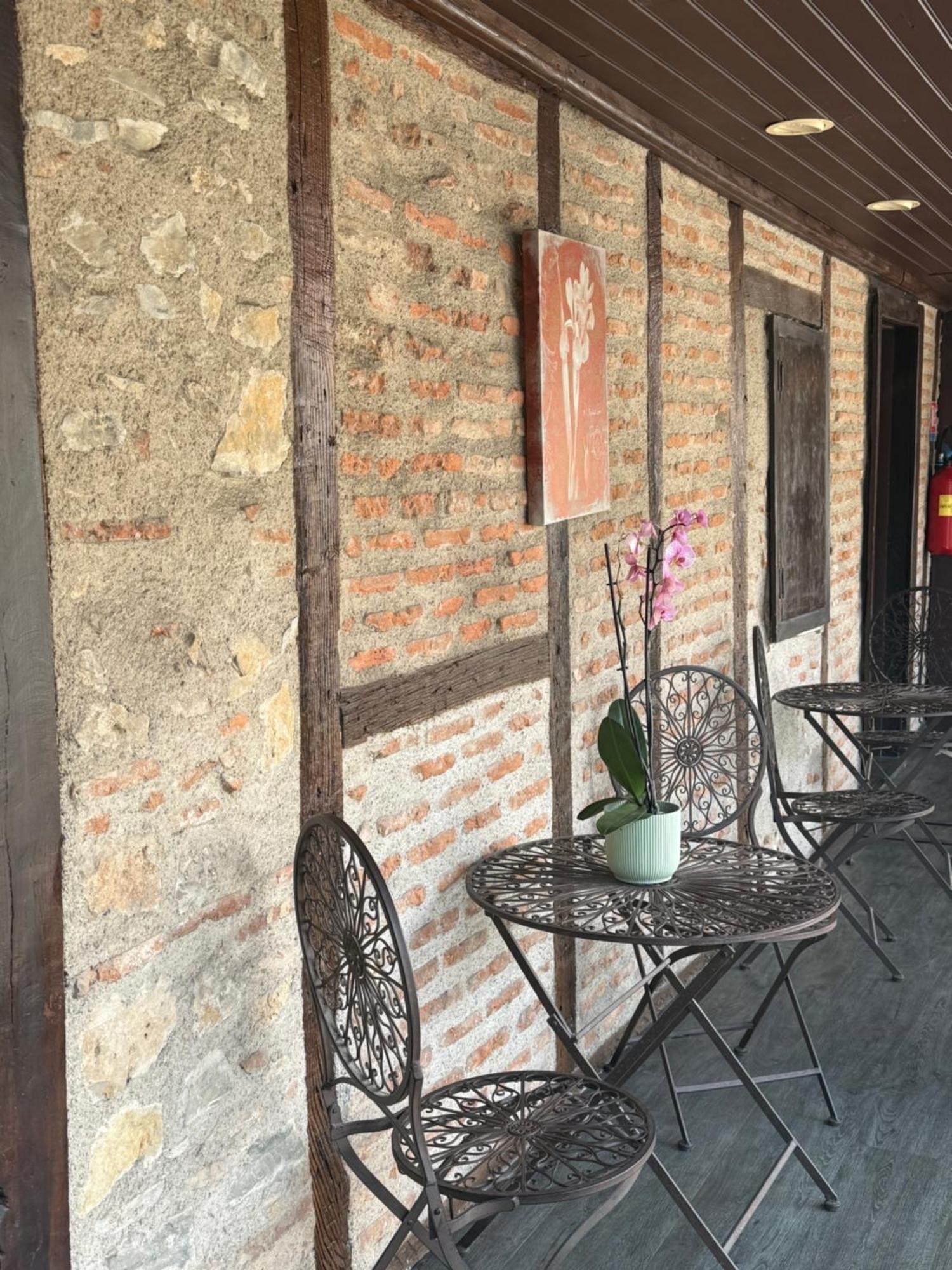 Le Victor Hugo - Hotel Et Restaurant - Logis Hotels Saint-Céré Dış mekan fotoğraf